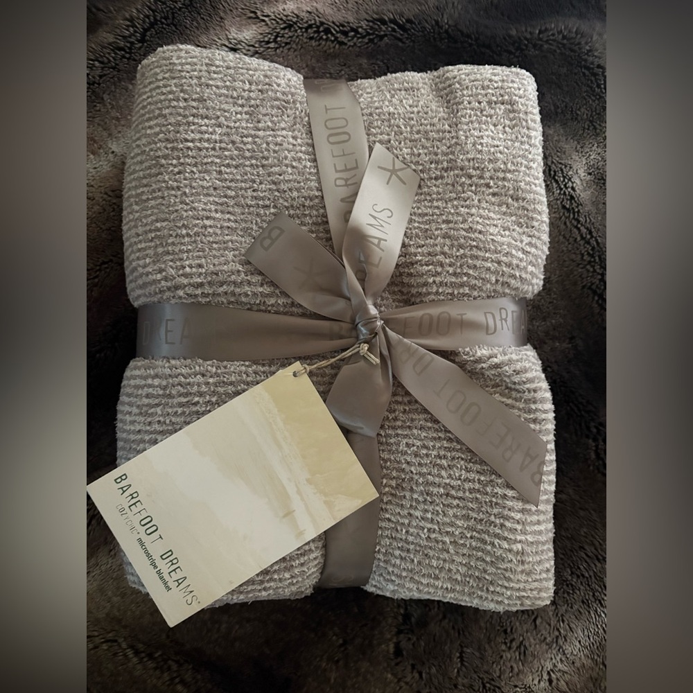 NWT- Barefoot Dreams Textured Knit Throw in Striped Taupe and White